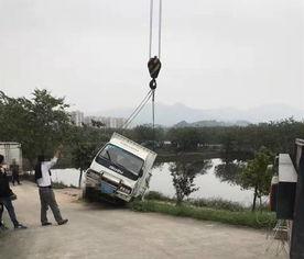 乌洲水闸吃瓜,夏日消暑,吃瓜群众的欢乐天堂