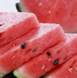 坚强吃瓜的视频,揭秘网络红人的成长之路