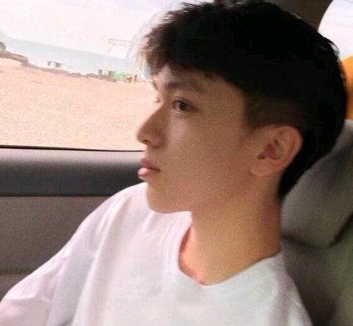 吃瓜的头像男生,揭秘吃瓜男生的校园生活