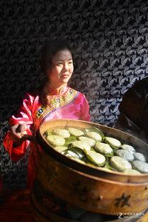 吃瓜小吃街拍照,街头美食盛宴瞬间捕捉