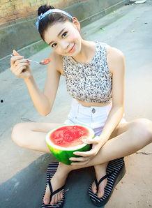 萌妞吃瓜,揭秘娱乐圈那些不为人知的幕后故事